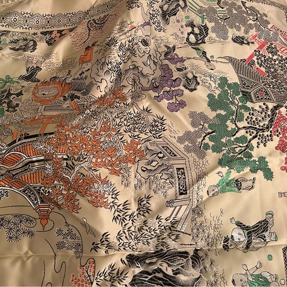 Chinese queen size bedspread, like new - Picture 3 of 5
